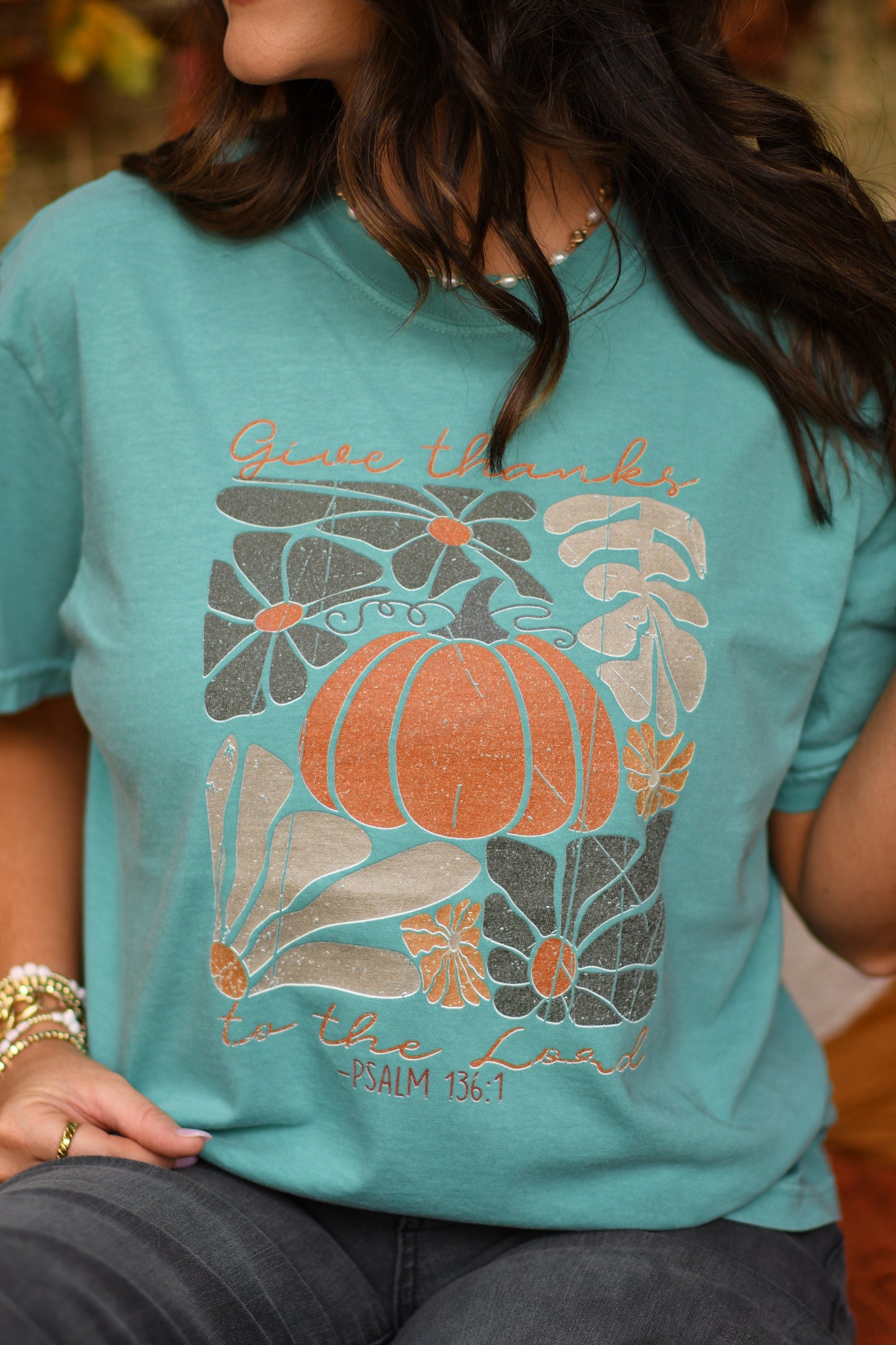 GIVE THANKS TO THE LORD PUMPKIN FLORALS TEE