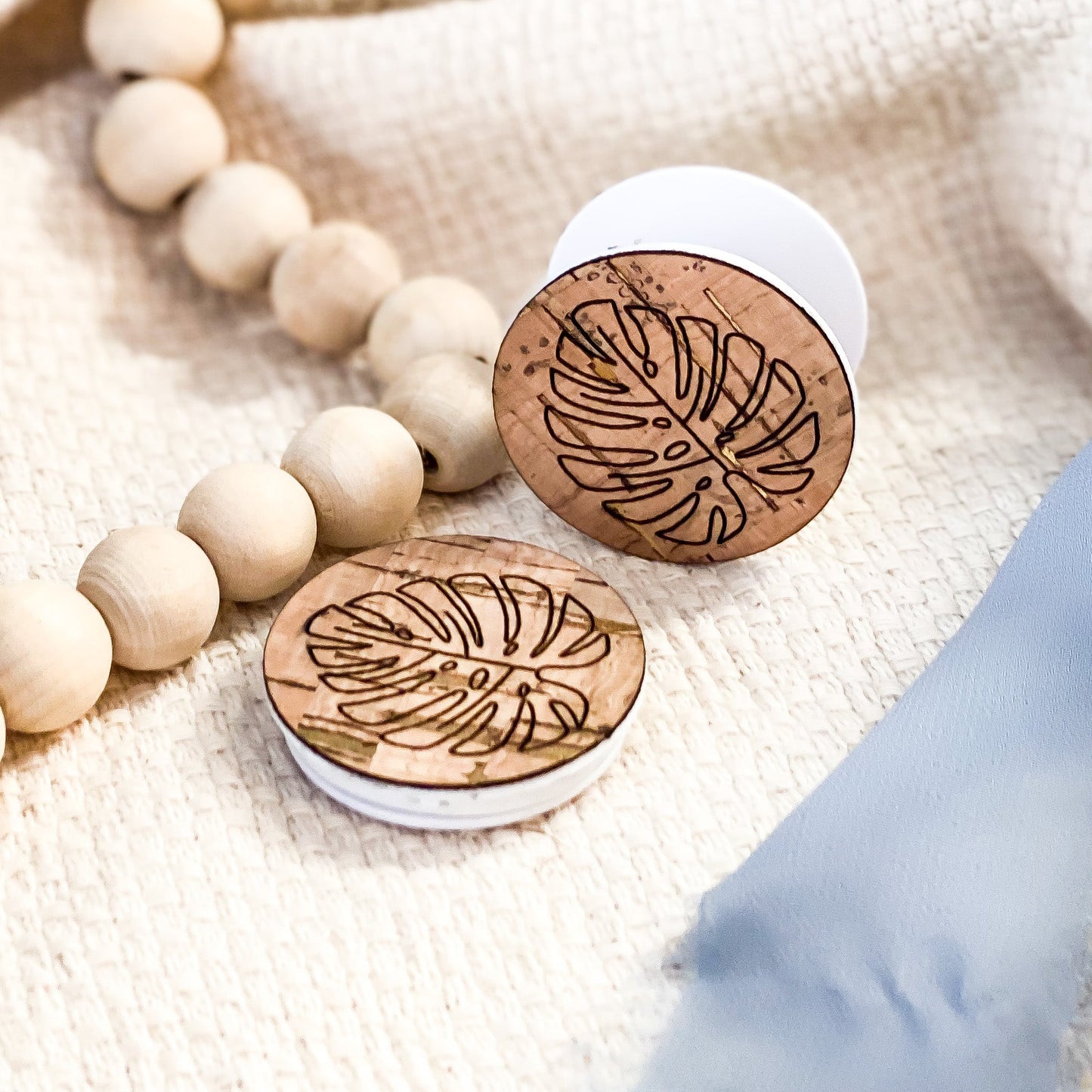 Monstera Leaf Gold Flake Cork Phone Grip