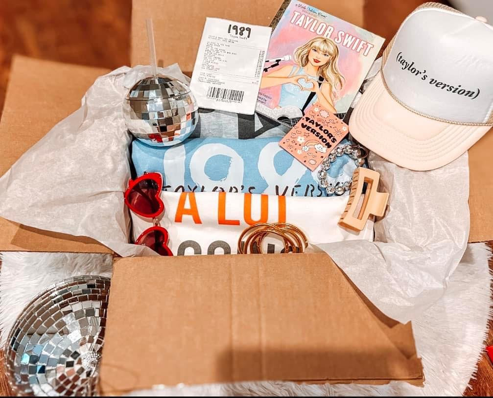 A SWIFT CHRISTMAS BUNDLE
